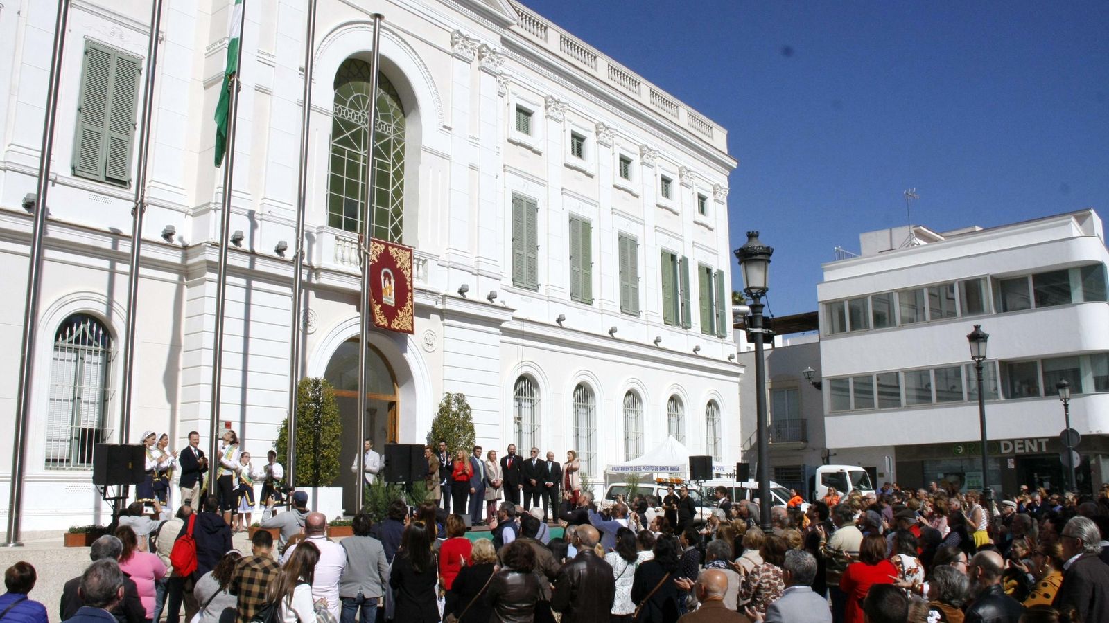 El acto ha estado respaldado por una gran cantidad de público, que se ha mostrado muy participativo.