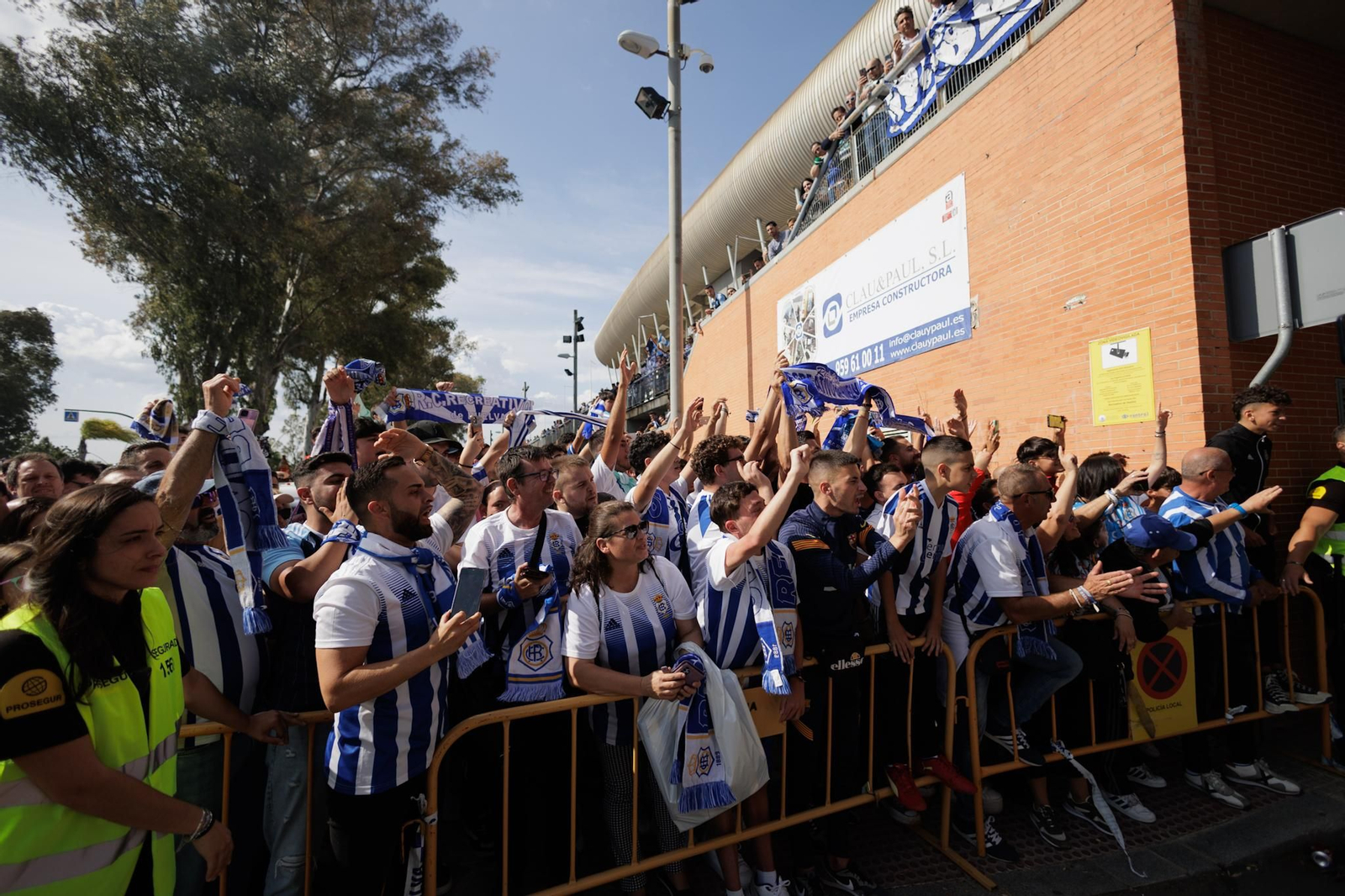 Las mejores imágenes de la afición del Recre en el partido contra la Segoviana