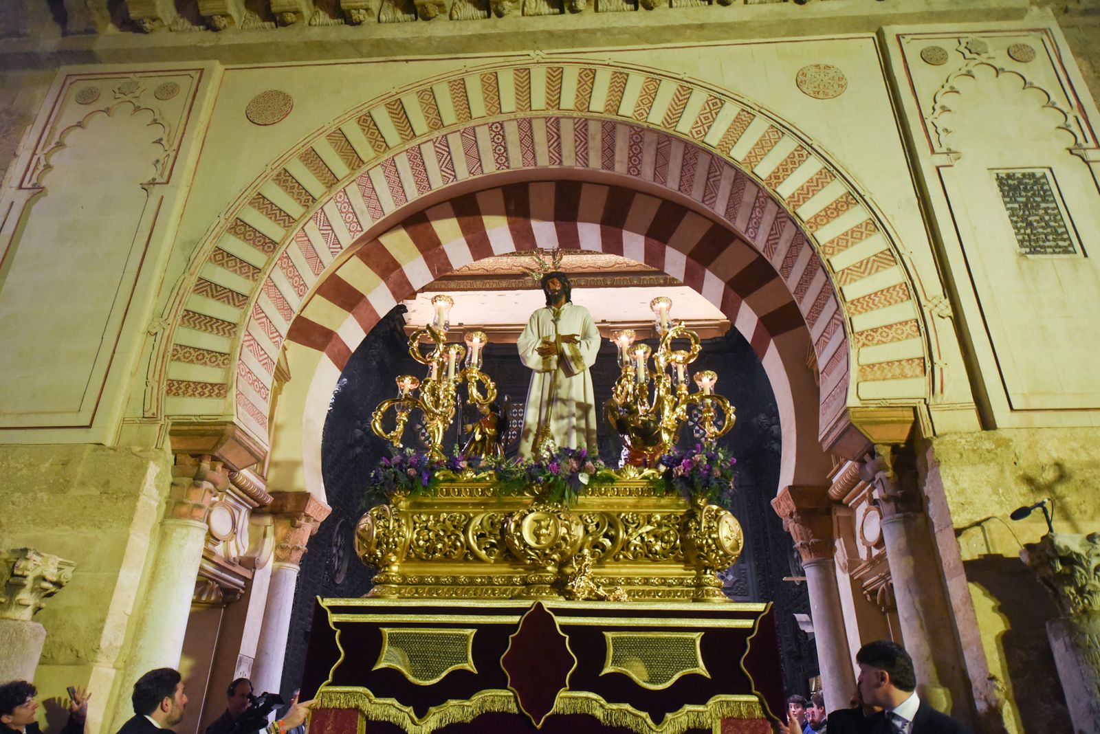 El Vía Crucis de las Cofradía con el Señor de la Sangre, en imágenes