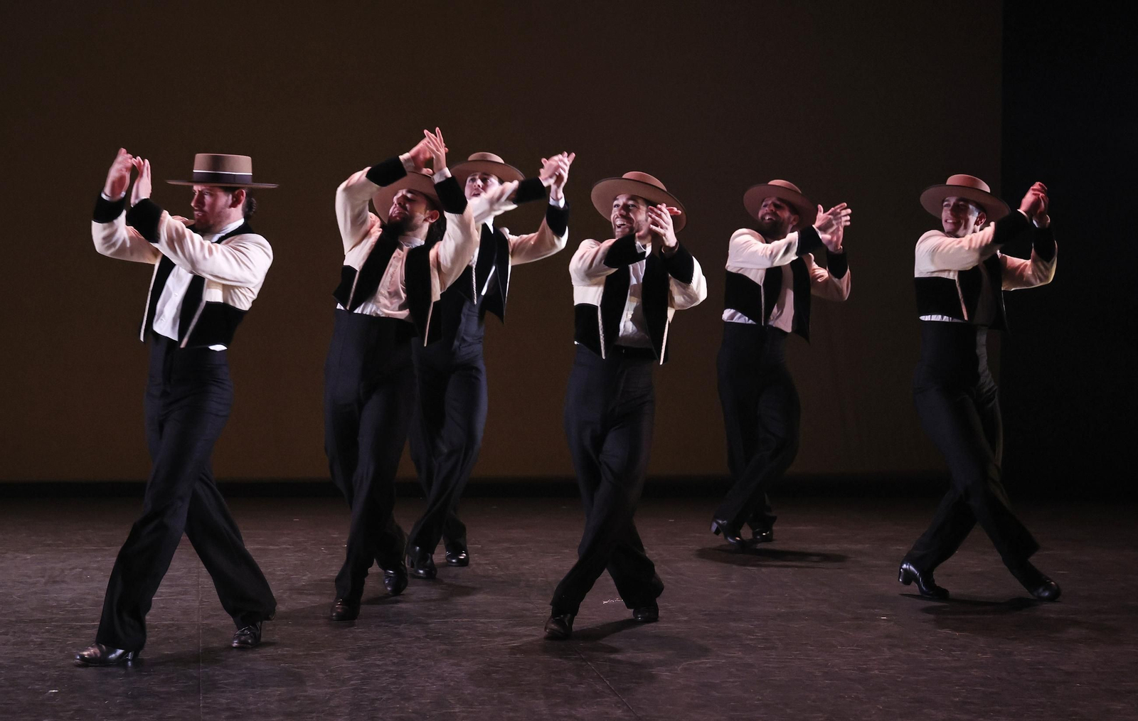 Las imágenes del espectáculo "Tierra Bendita" del Ballet Flamenco de Andalucía