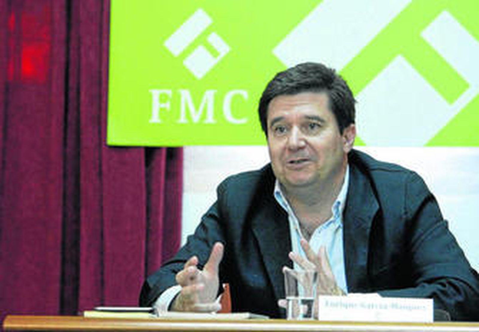 Enrique García-Máiquez durante el encuentro literario celebrado ayer en Algeciras.