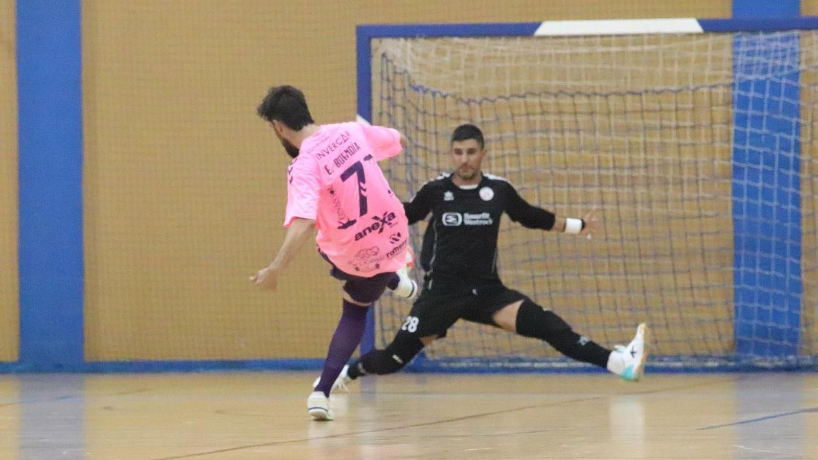 Emilio Buendia hizo el único gol de los xerecistas en La Palma y deejaba el marcador en 3-1.