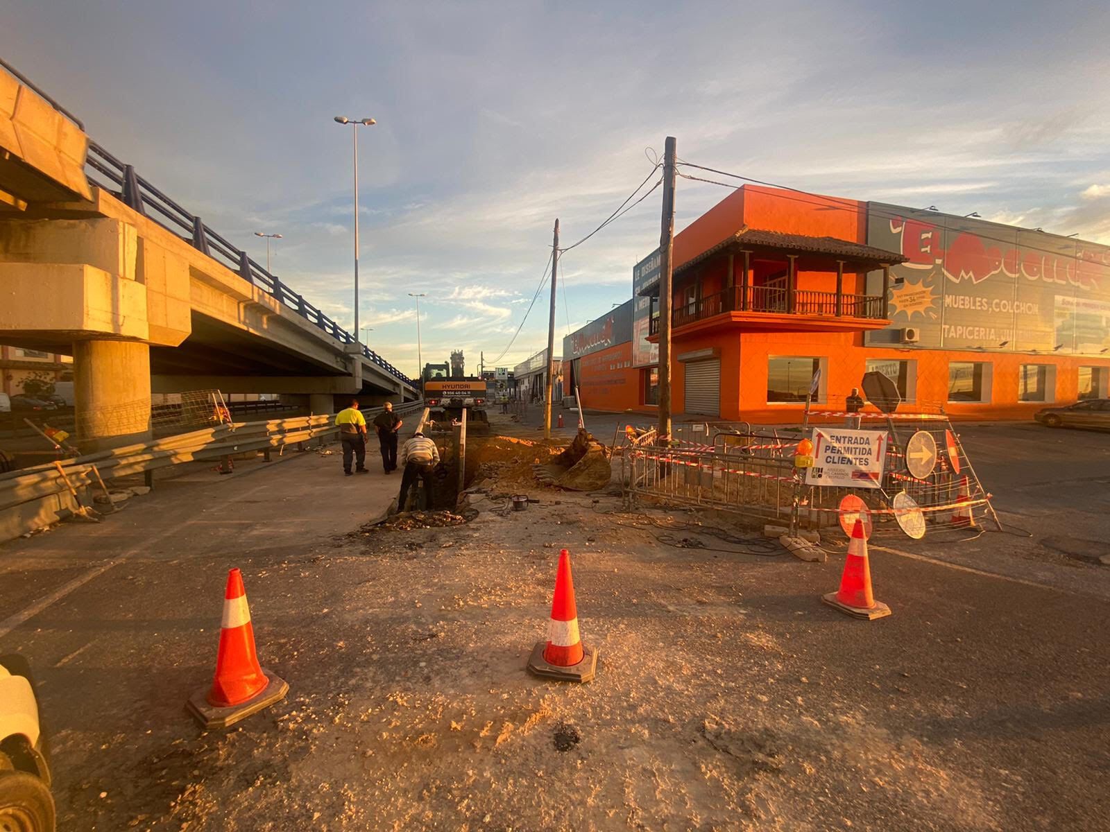 Obras en la calle Mojarra del polígono Tres Caminos