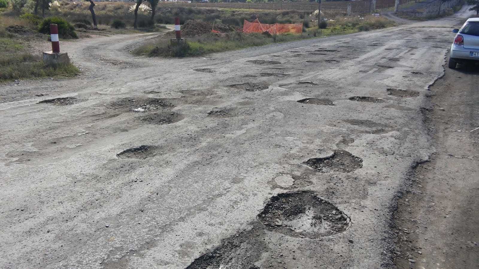 Socavones a lo largo del camino.