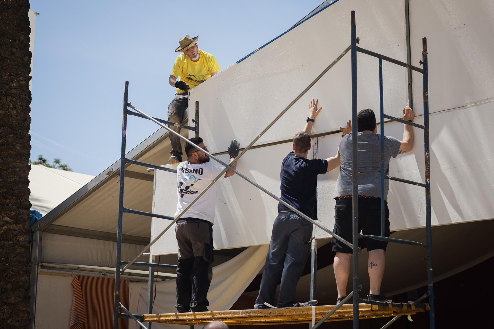 El inicio del desmontaje de la Feria de Jerez 2024, en imágenes