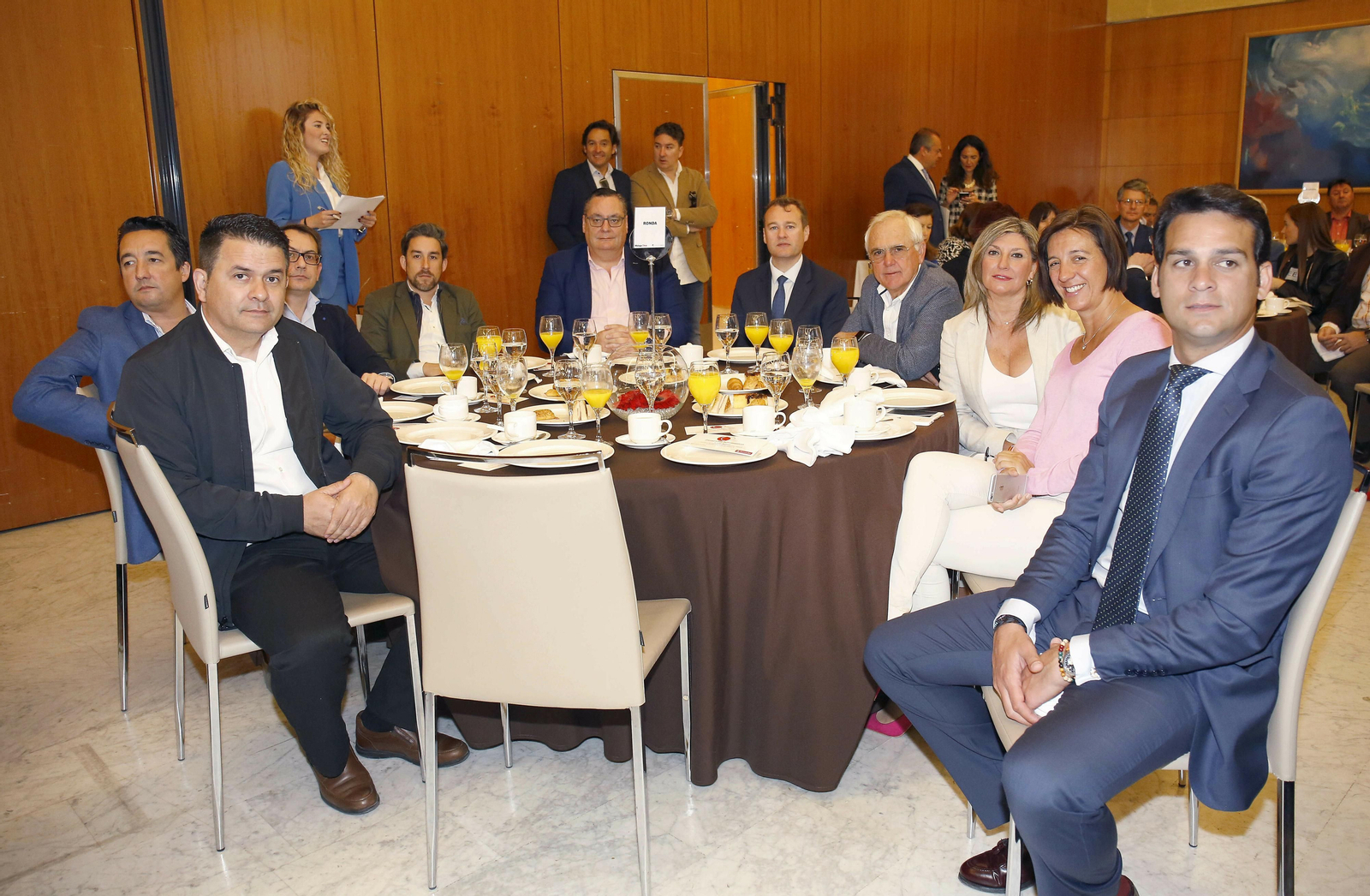 Las imágenes del foro joly con Elías Bendodo