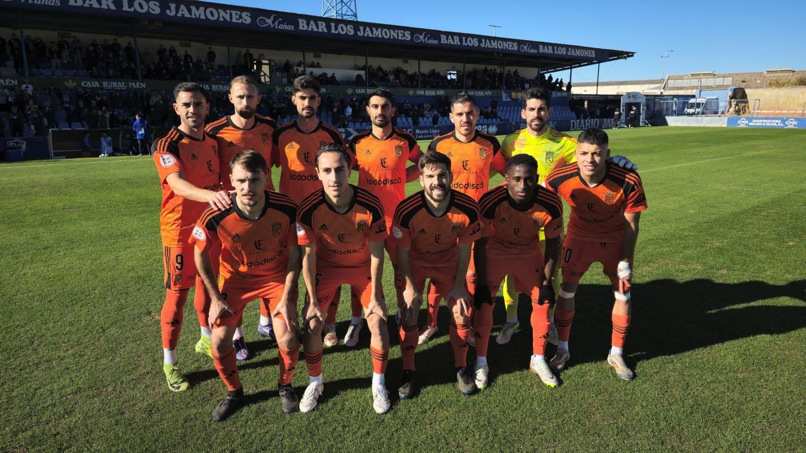 Once inicial que presentó el Xerez CD en su visita a Linarejos la pasada temporada. Once inicial que presentó el Xerez CD en su visita a Linarejos la pasada temporada.