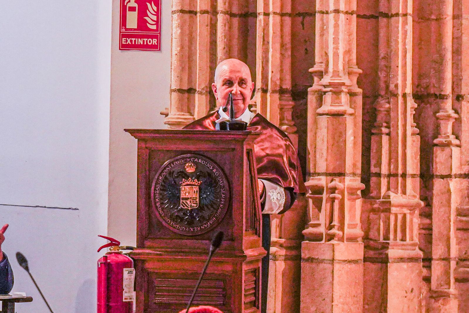 Así se ha convertido Miguel Giménez Yanguas en doctor honoris causa por la Universidad de Granada