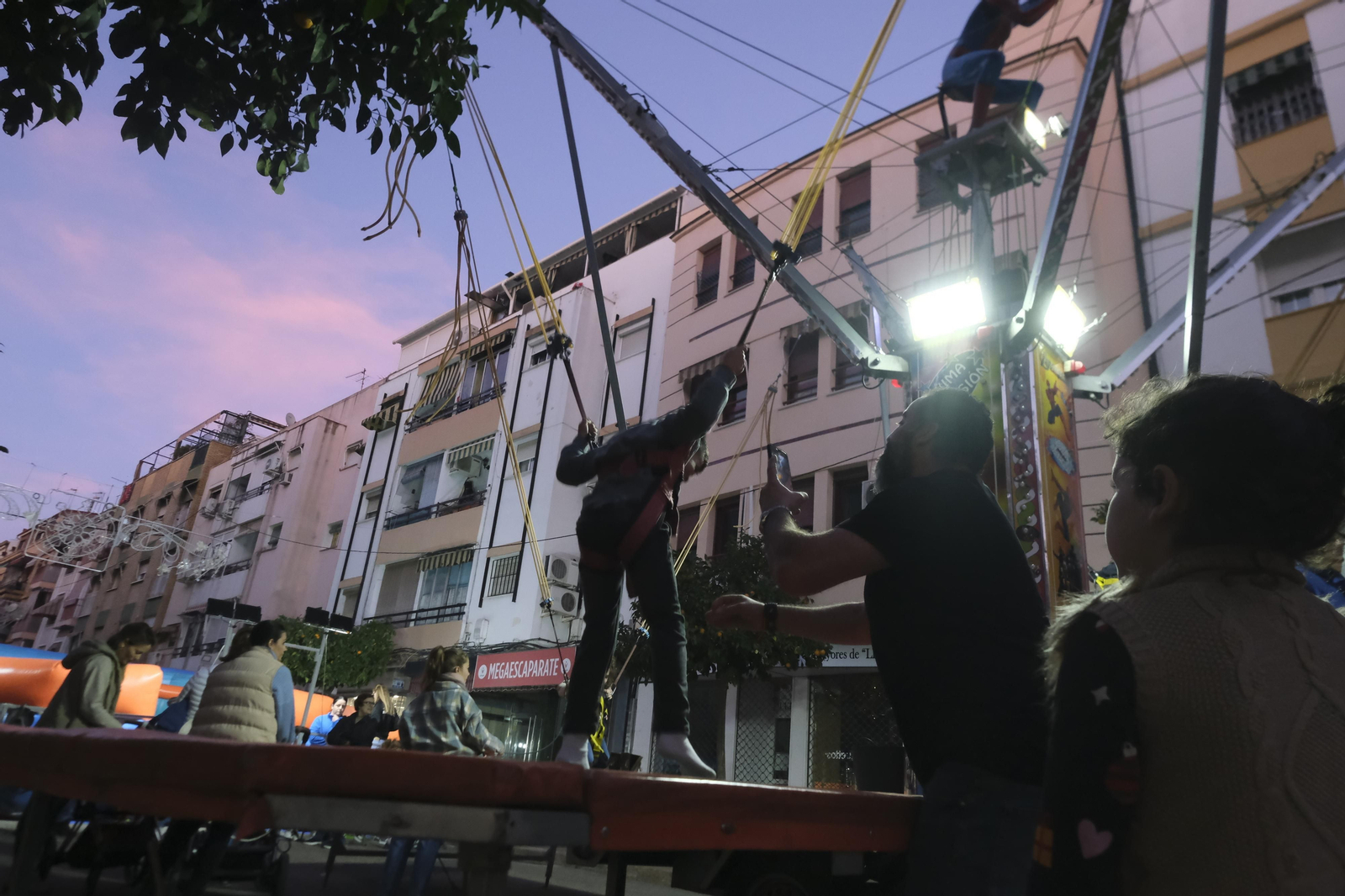 La gran fiesta de Pretardebuena en el barrio de la Viñuela de Córdoba, en fotografías