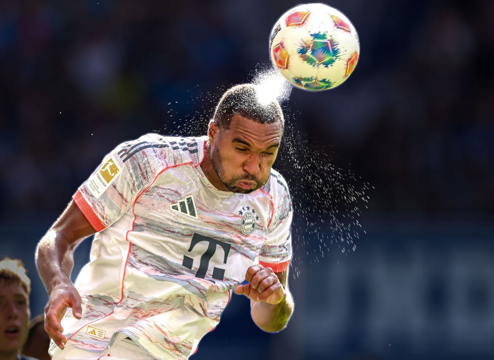 Fútbol | Bola de cabeza