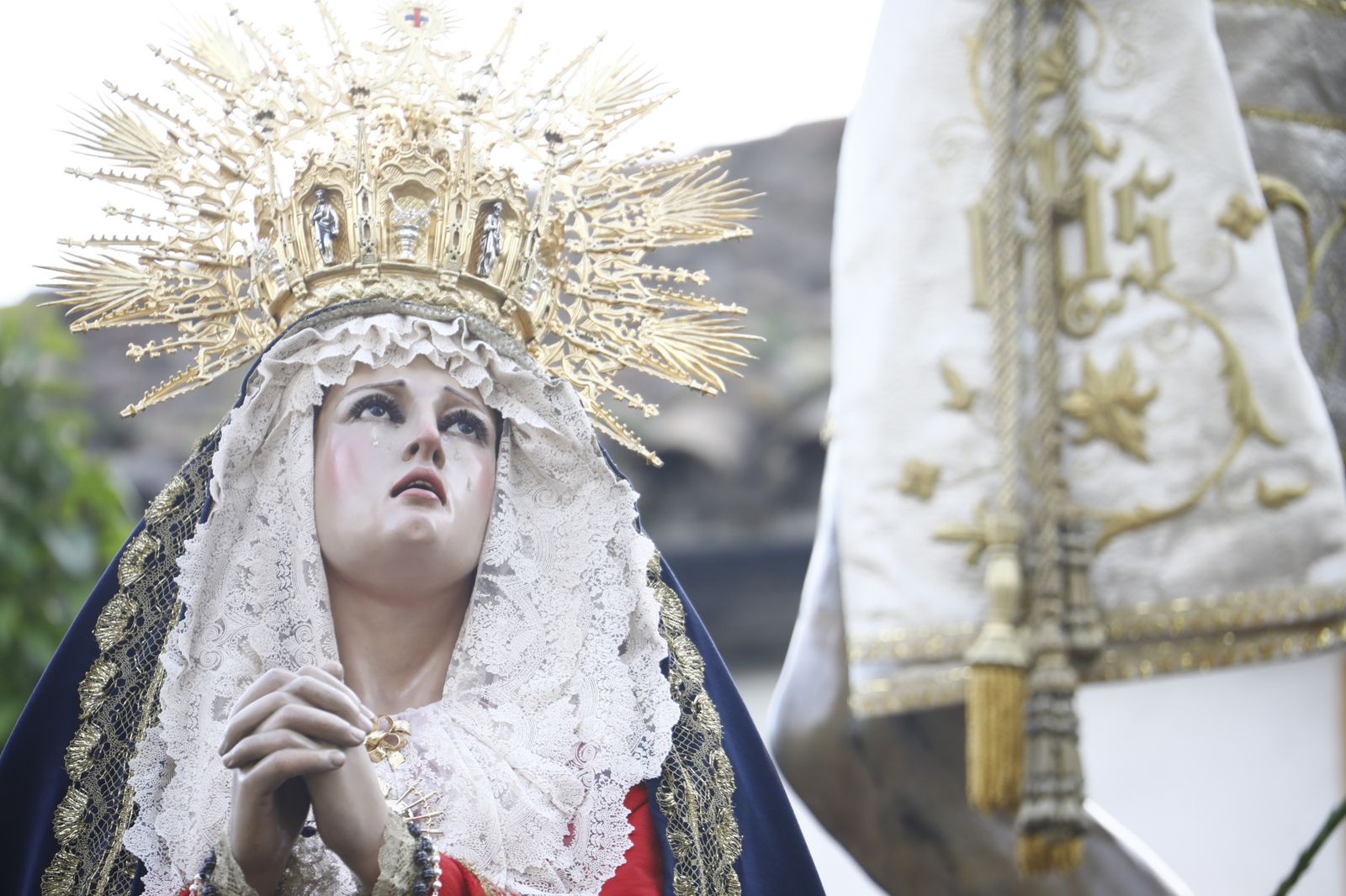 Jueves Santo en Córdoba: La procesión del Cristo de Gracia, en imágenes
