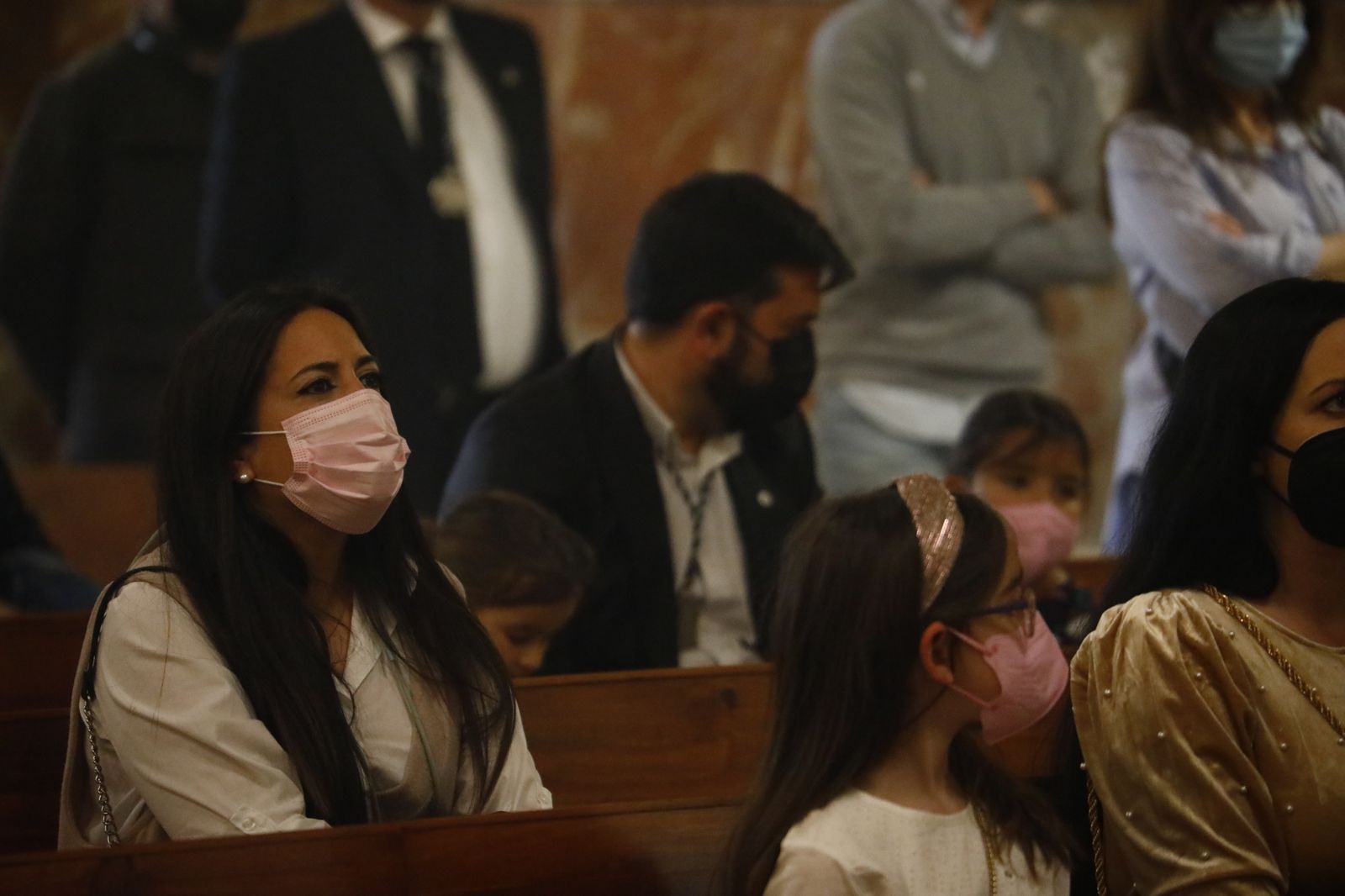 Niños y adultos, en la veneración a los titulares del Prendimiento.