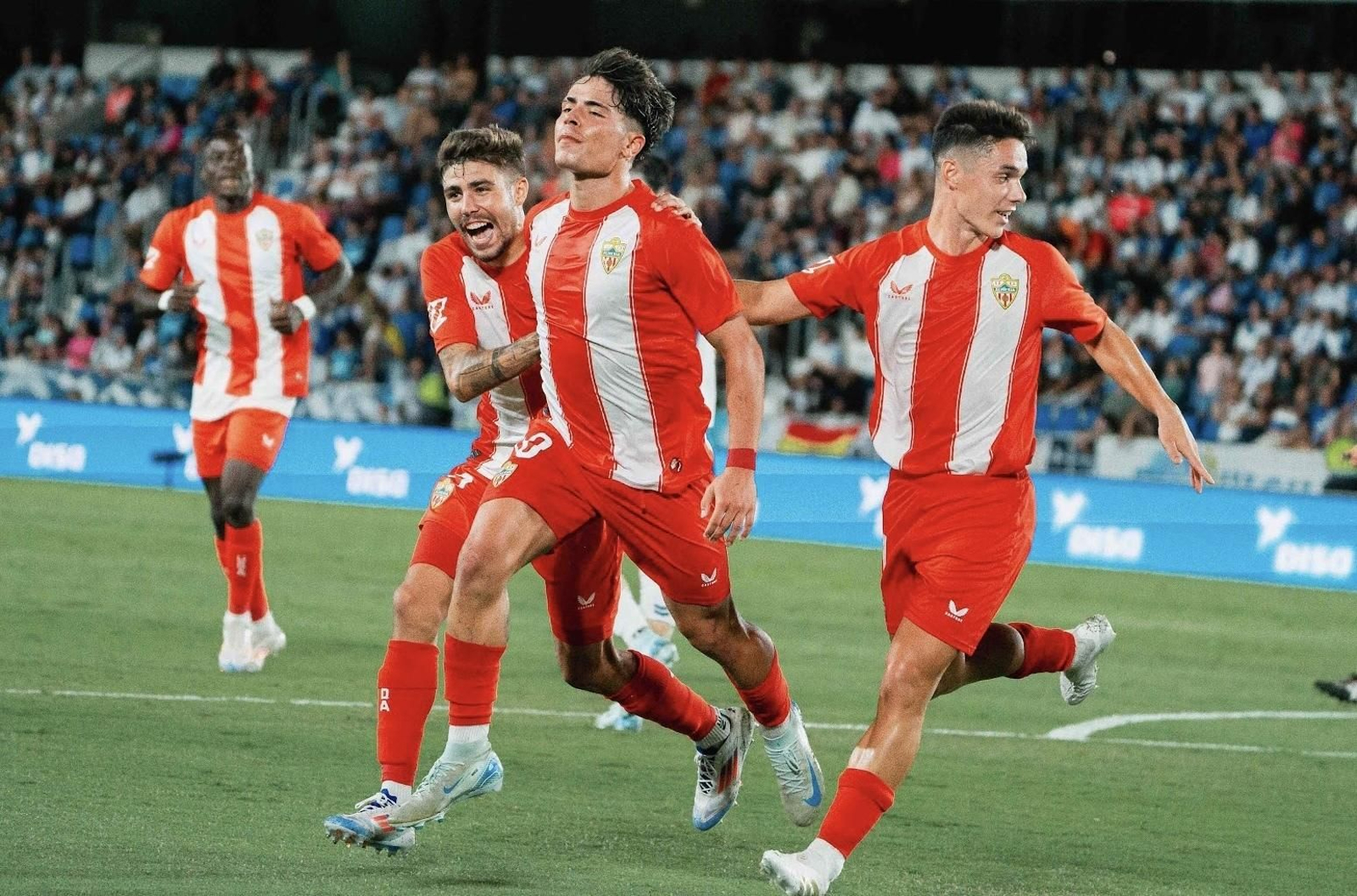 Nico Melamed celebra con Pozo y Arribas su primer tanto con la camiseta unionista.