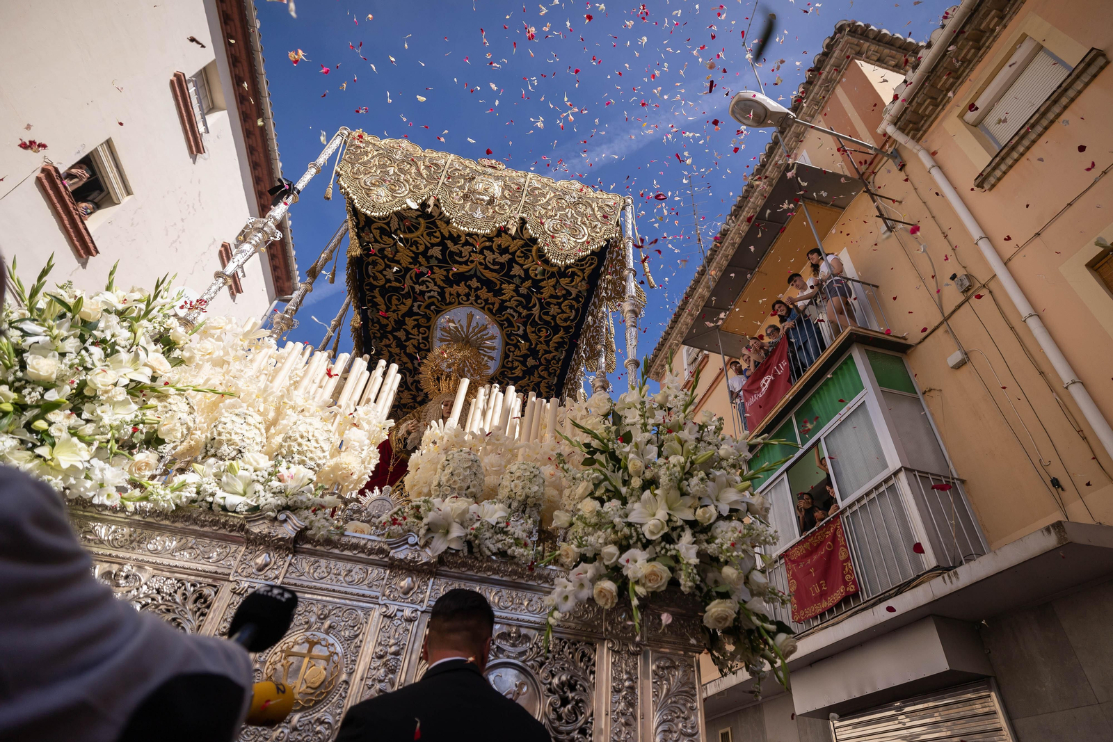 Crónica gráfica del Lunes Santo en Granada