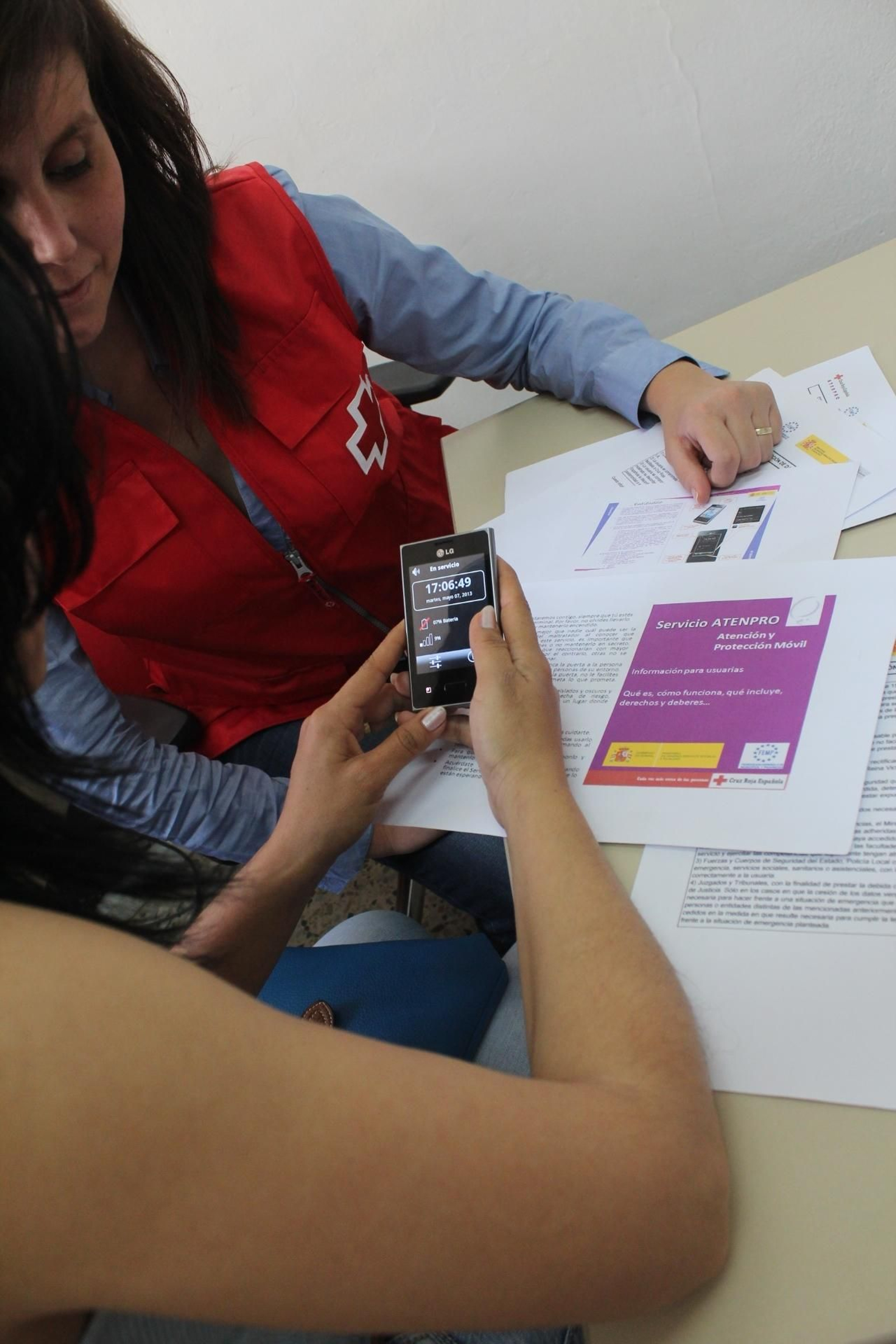 Cruz Roja gestiona el servicio Atenpro del Gobierno.