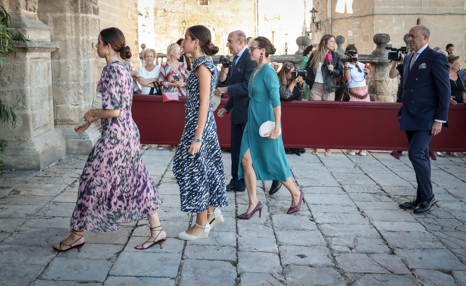 Imágenes de los asistentes a la boda de Ana Cristina Portillo Domecq en la Catedral de Jerez Imágenes de los asistentes a la boda de Ana Cristina Portillo Domecq en la Catedral de Jerez