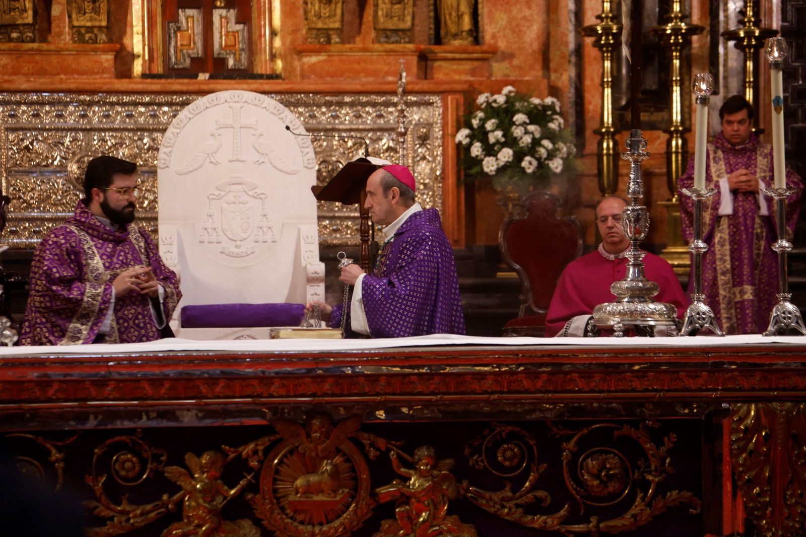 Las imágenes del funeral en Córdoba por las víctimas de la tragedia de Adamuz