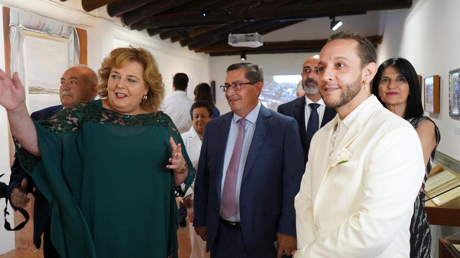 Visitando una de las exposiciones