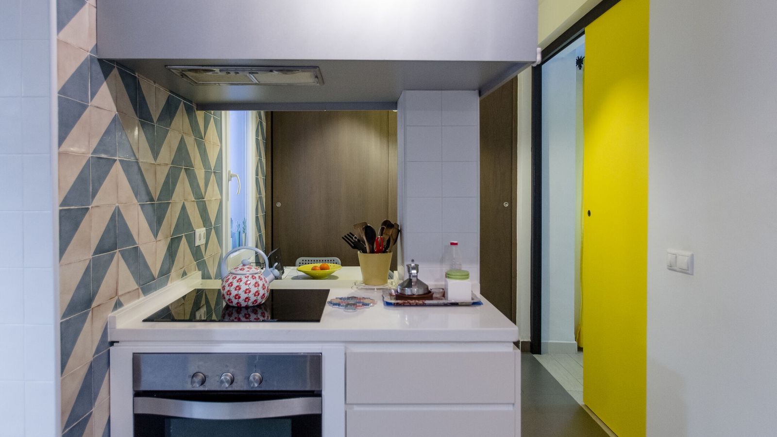 Cocina. Sus azulejos azules estan inspirados, en la Mezquita Azul de Estambul.