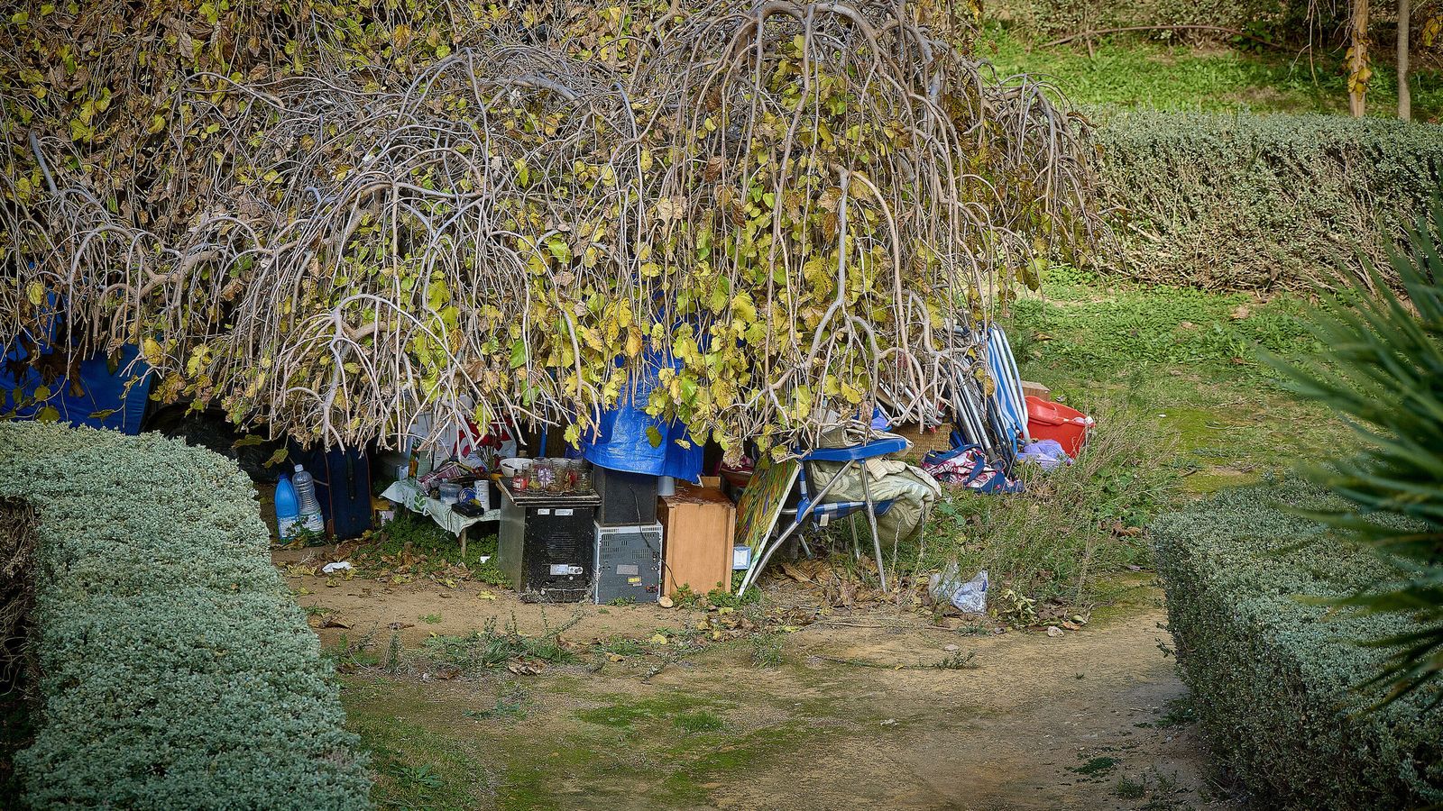 Algunos de los enseres acumulados en el foso del Pelícano.
