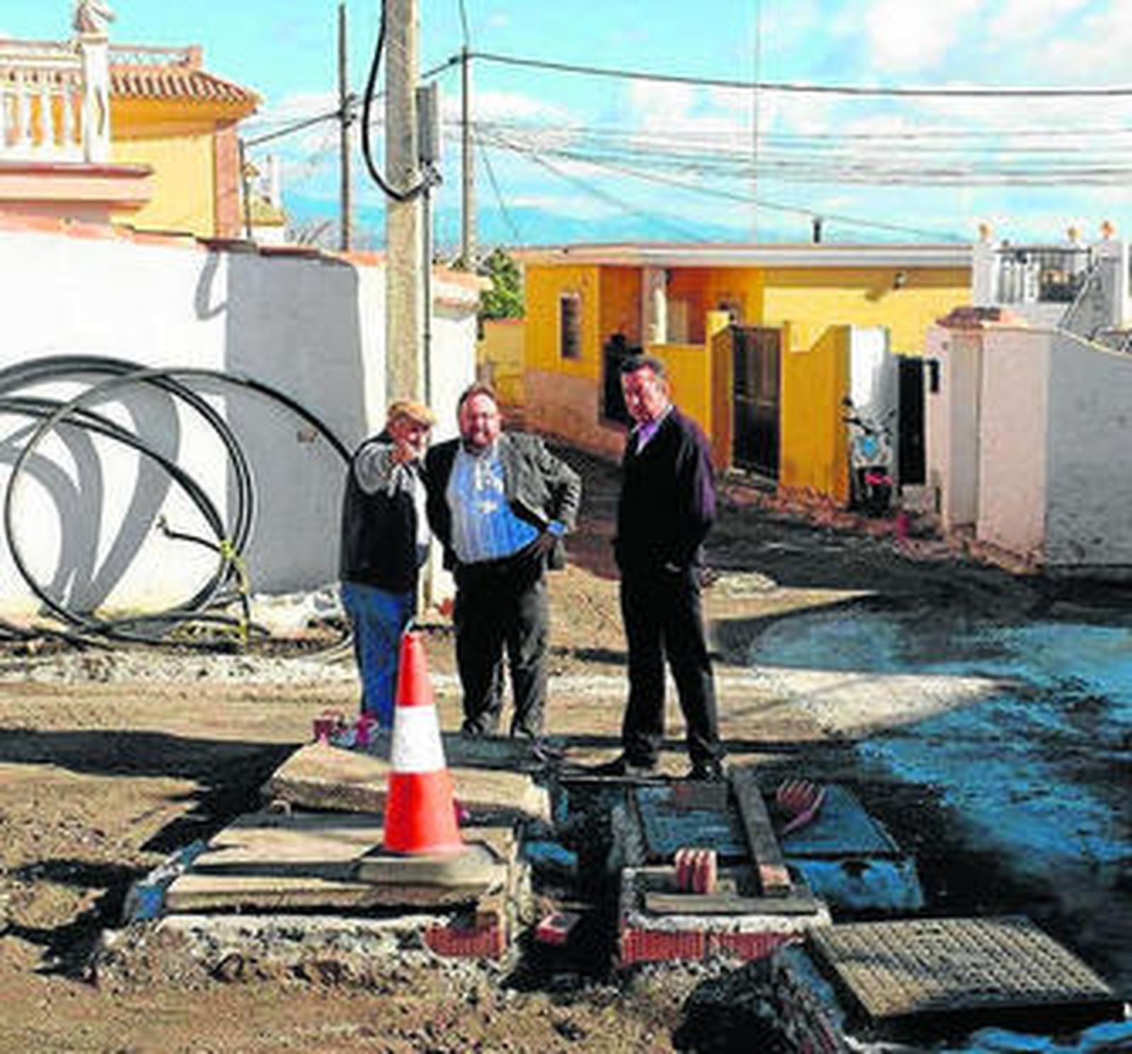El alcalde visitó ayer las obras.