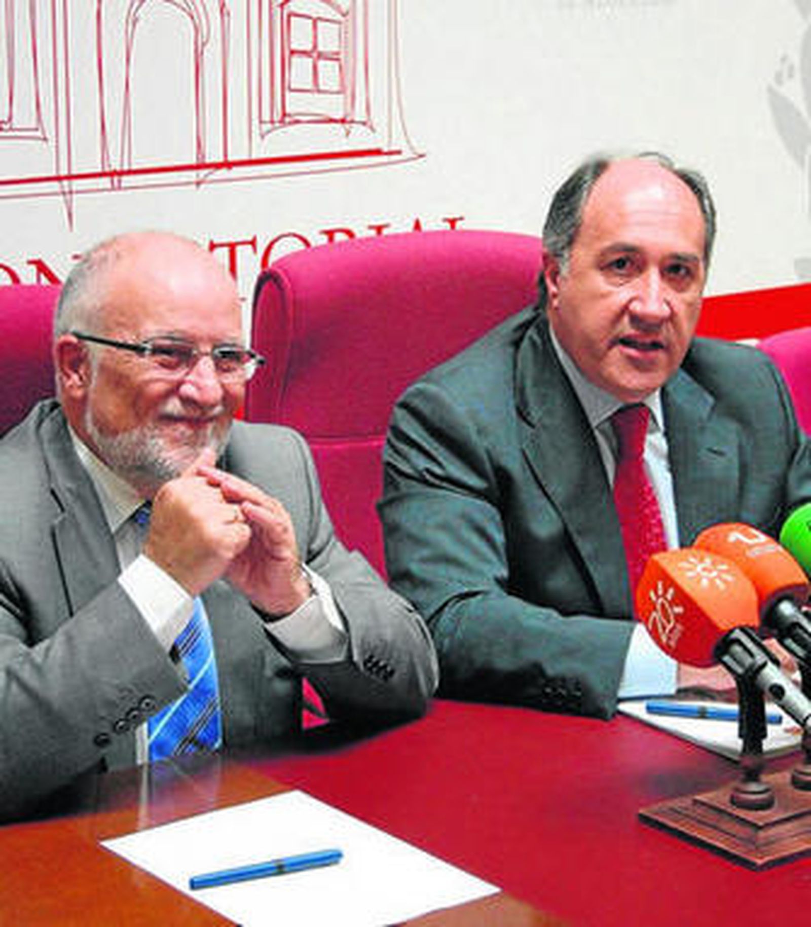 Víctor Morlán (izq.) y José Ignacio Landaluce, ayer en Algeciras.