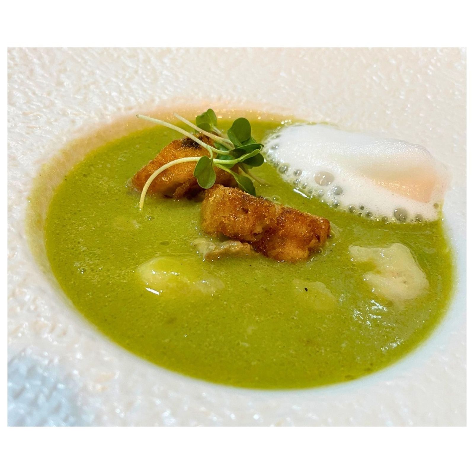 La tapa ganadora es la versión de la sopa neerlandesa Erwtensoep.