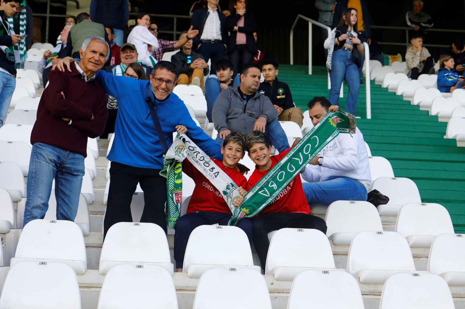 Las mejores fotos del ambiente en El Arcángel en el Córdoba CF - Ceuta