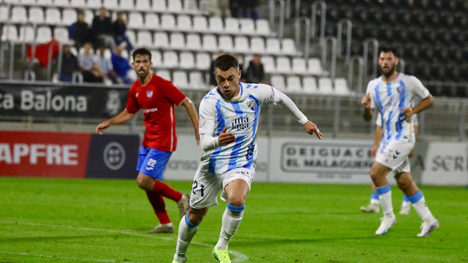 Las fotos del CD Estepona - Málaga CF de Copa del Rey