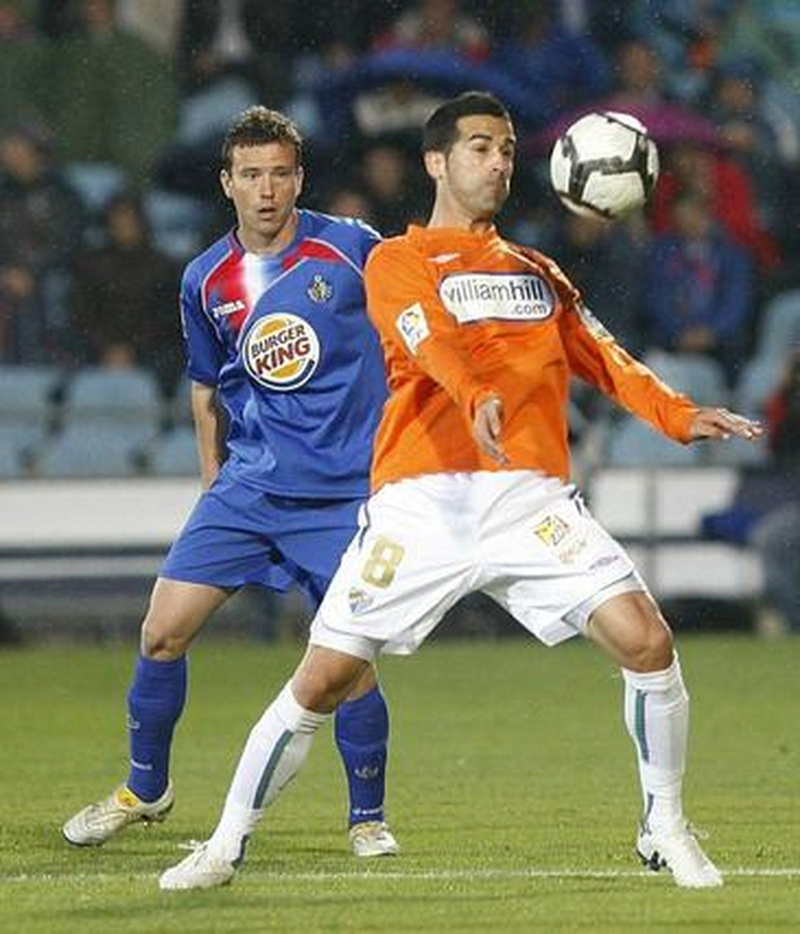 El Málaga pierde en Getafe y cae a puestos de descenso a falta de una jornada. / EFE