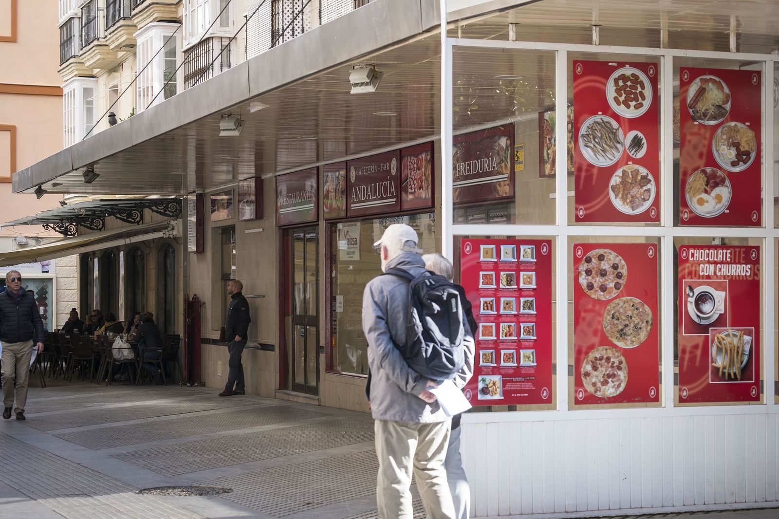 El histórico Bar Andalucía está cerrado por obras en su interior.