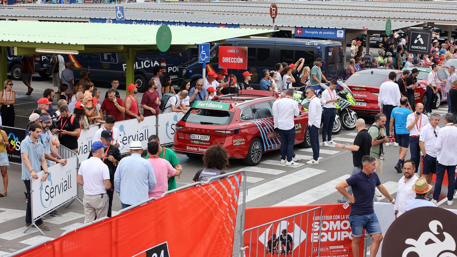 Así fue la salida de la Vuelta España desde Carrefour Sur en Jerez