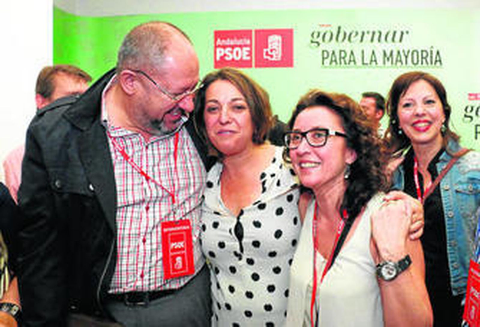 Manuel Torralbo, Isabel Ambrosio y María Isabel Baena celebran los resultados del PSOE en la noche del 24-M.