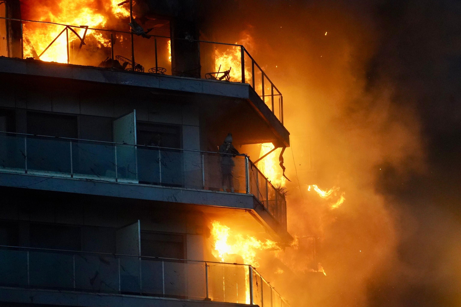 El incendio del edificio en Valencia, en imágenes El incendio del edificio en Valencia, en imágenes