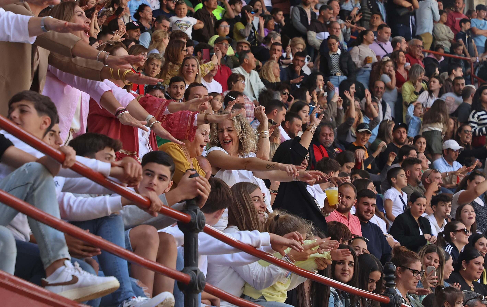 Las mejores fotos del Toro Embolao de Los Barrios 2024