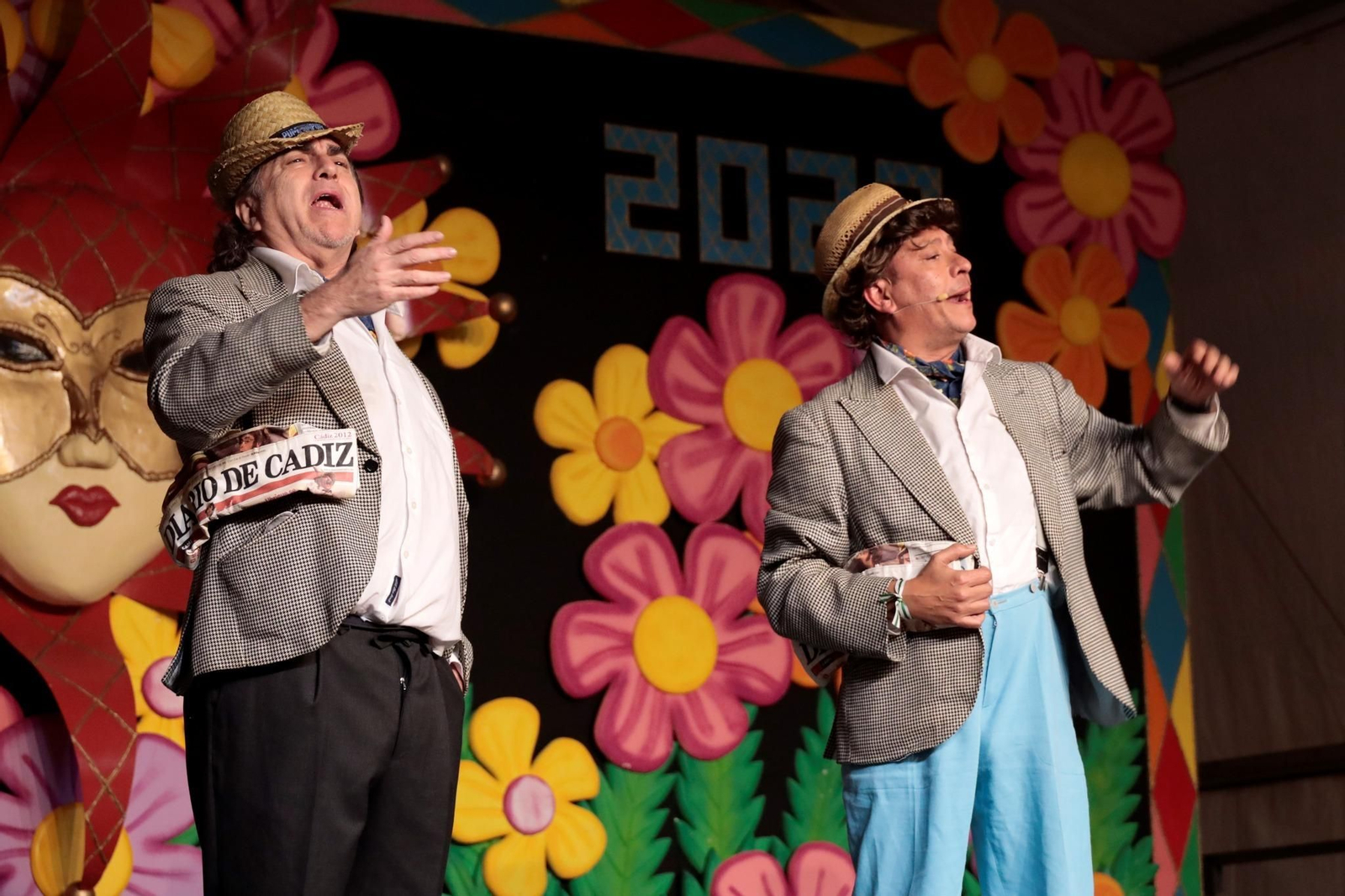 El célebre autor carnavalero, el Selu, cantando con su chirigota en el Carnaval de Rota 2022.