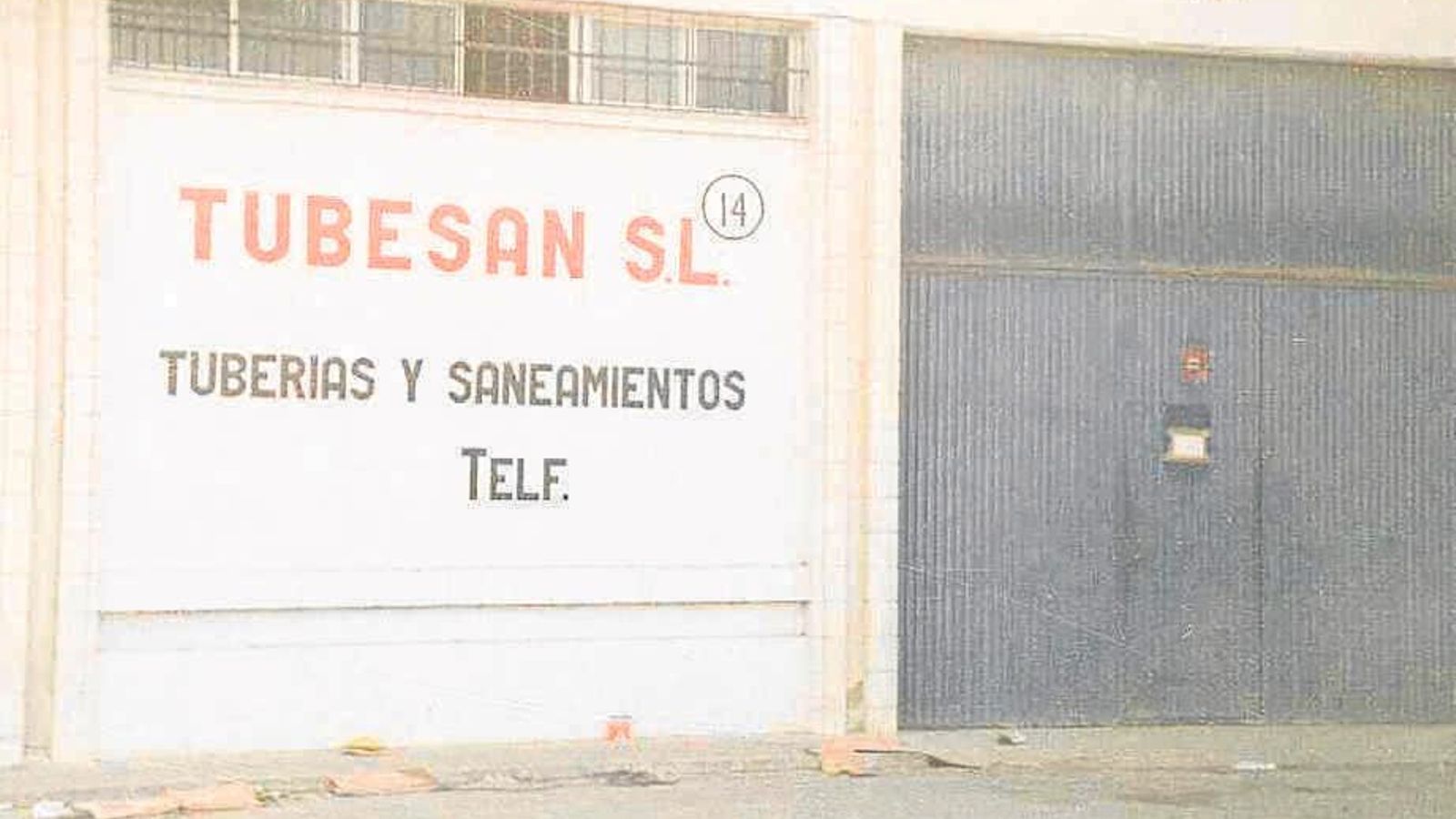 Primera Nave de Tubesan y primer logotipo de la empresa hace 30 años (1988).