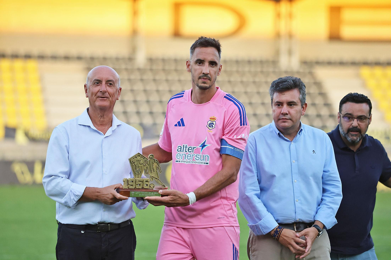 Imágenes del Trofeo de la Bella entre el San Roque de Lepe y el Recreativo de Huelva