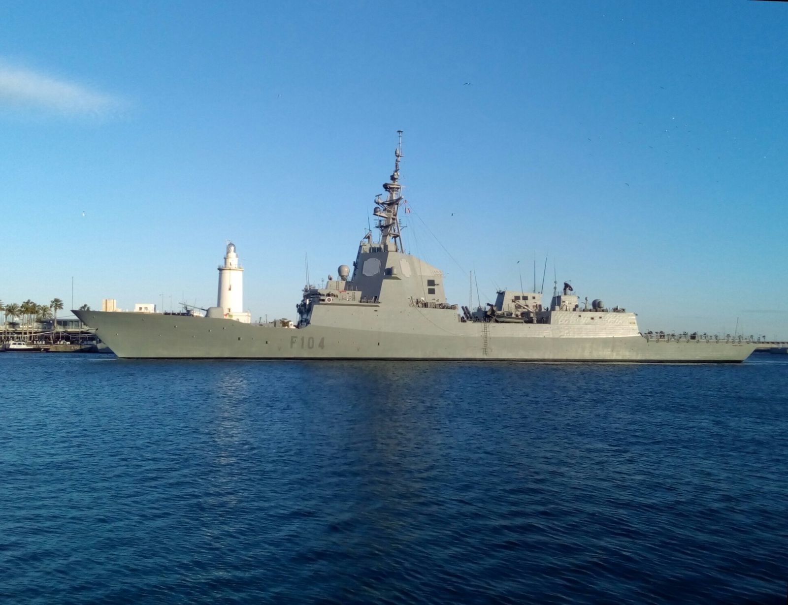 Dos fragatas de la Armada en el puerto