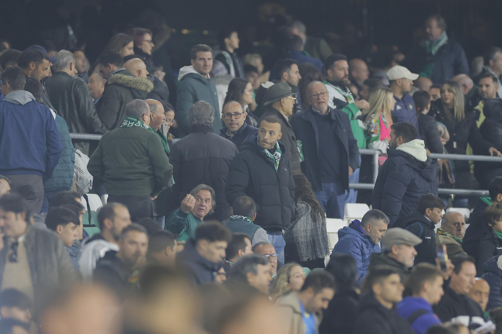 Búscate en las fotos del Betis-Las Palmas