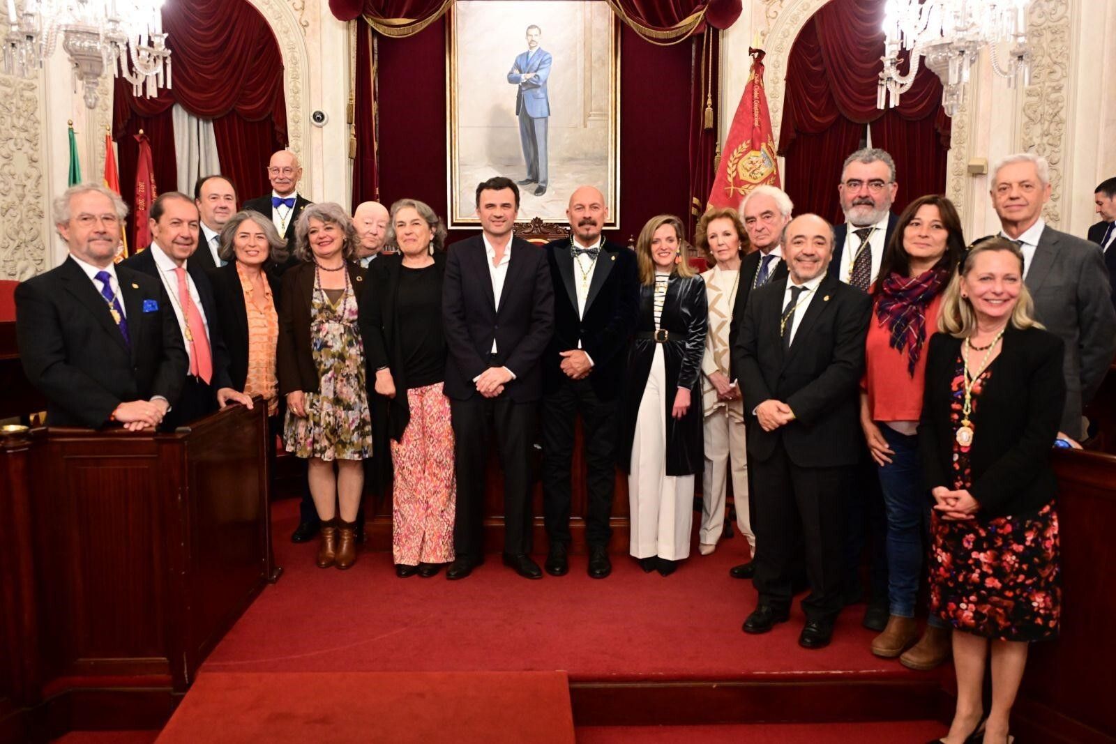José María Esteban, José Ignacio Fernández-Pujol, Casimiro Mantell, Ramón Corzo, Pablo Juliá, María Ángeles Reiné, Blanca Flores, Carmen Bustamante, Bruno García, Javier Ruibal, Maite González, Rosario Martínez, Kiki Hernández, Javier Velázquez-Gaztelu, Antonio Mota, Helena Fernández, Juan Alonso de la Sierra y  Felicidad Rodríguez.