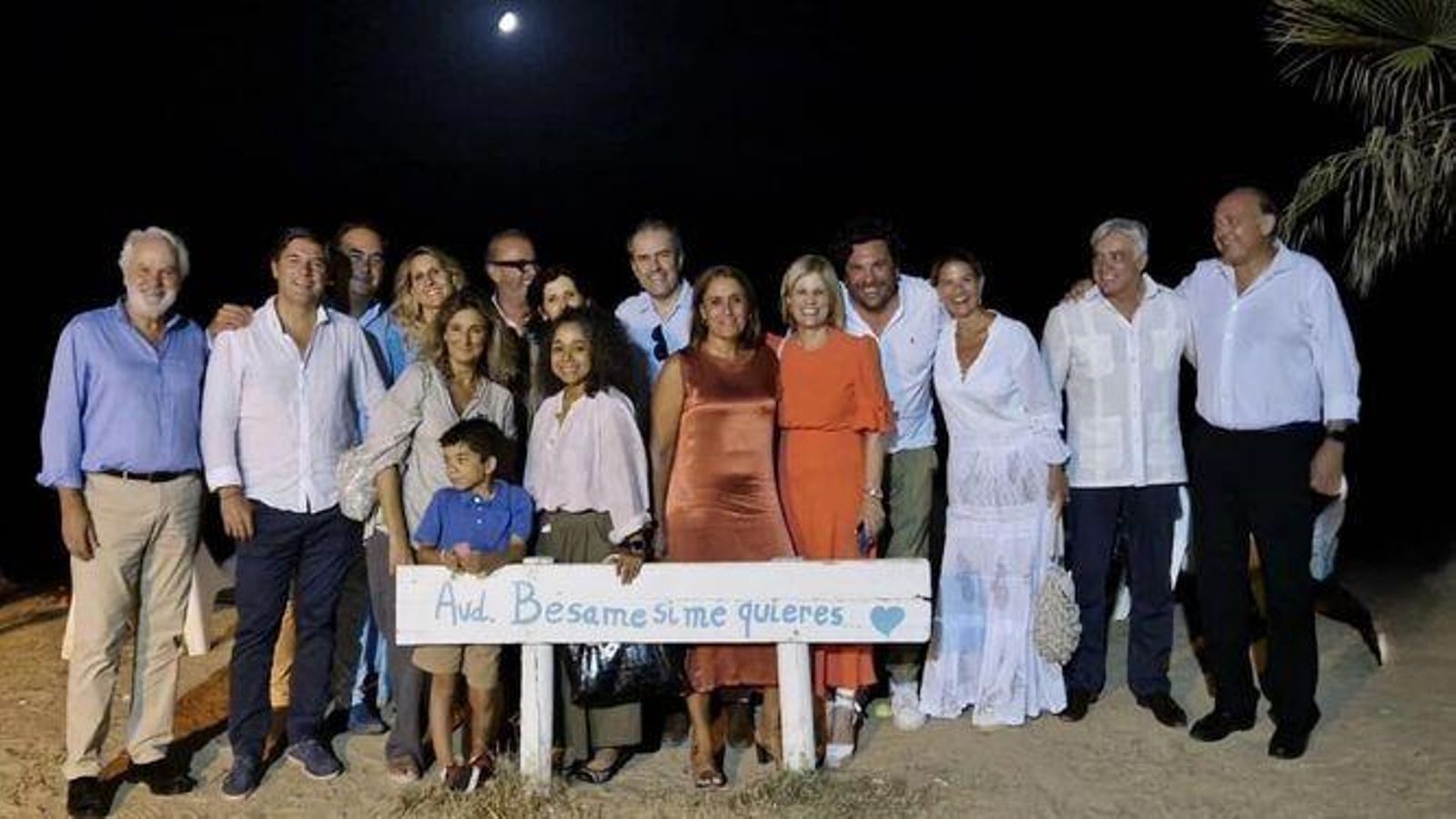 La embajadora de EEUU en España con sus acompañantes en La Manuela, Chipiona.