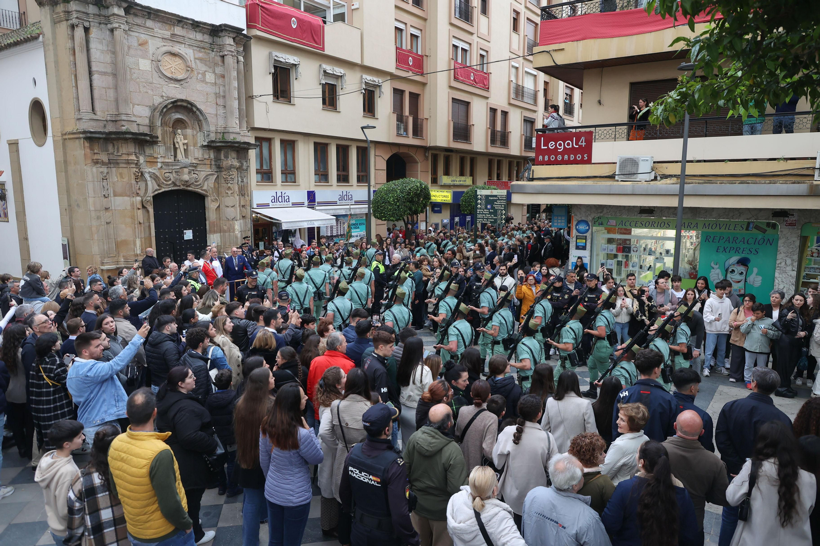 Fotos del Lunes Santo en Algeciras: Desfile de la Legión