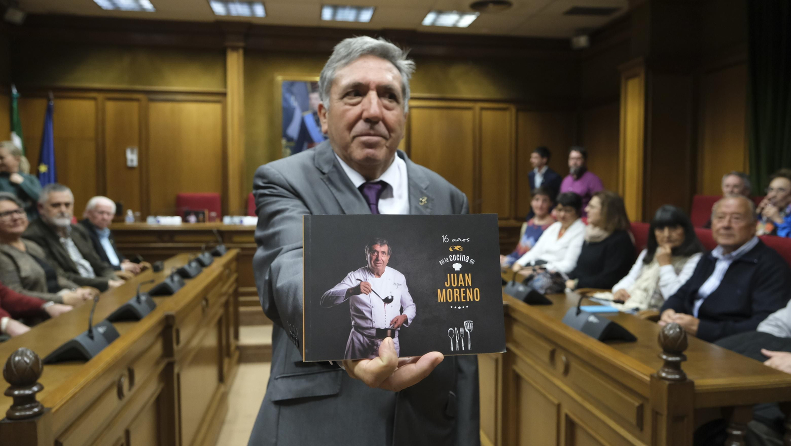 Imágenes de la presentación del libro del cocinero Juan Moreno, en la Diputación de Almería