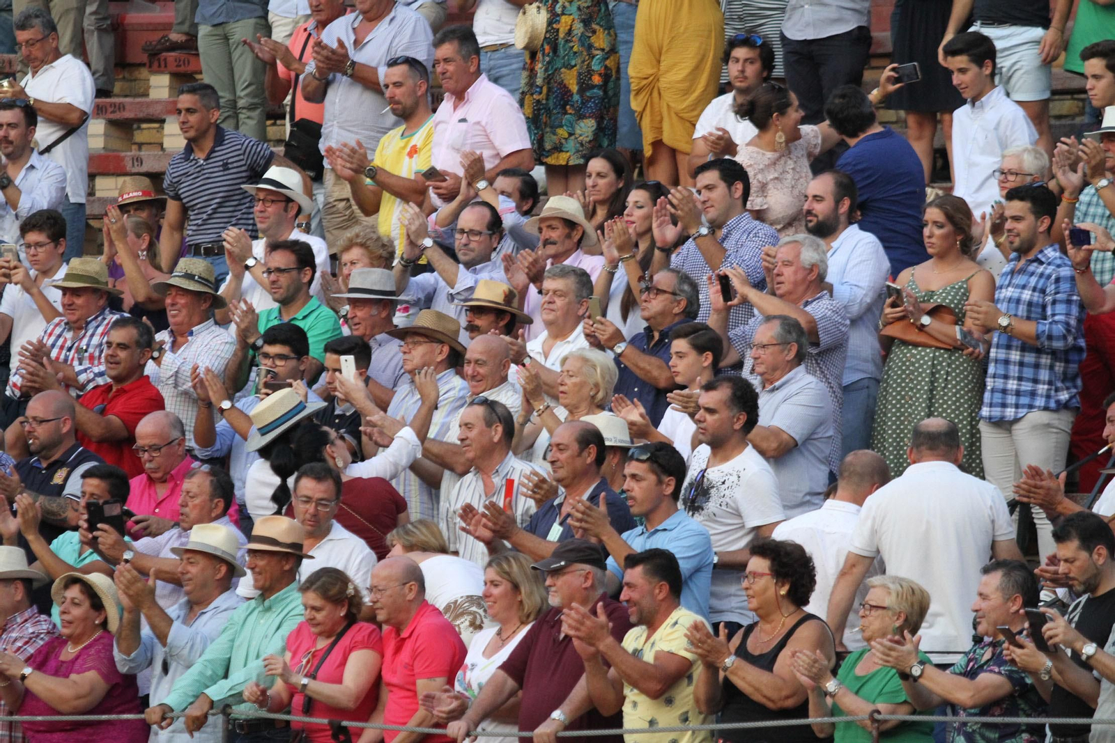 Imágenes de la faena de Miguel Angel Perera en el coso Onubense.