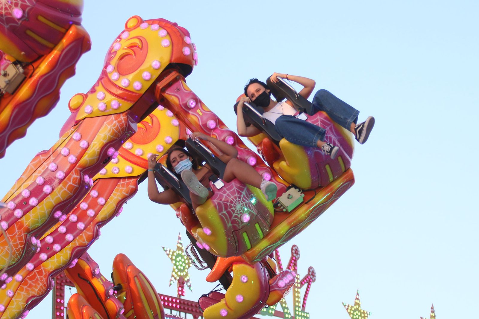 Primer día de cacharricos en una reducida Feria de Almería 2021