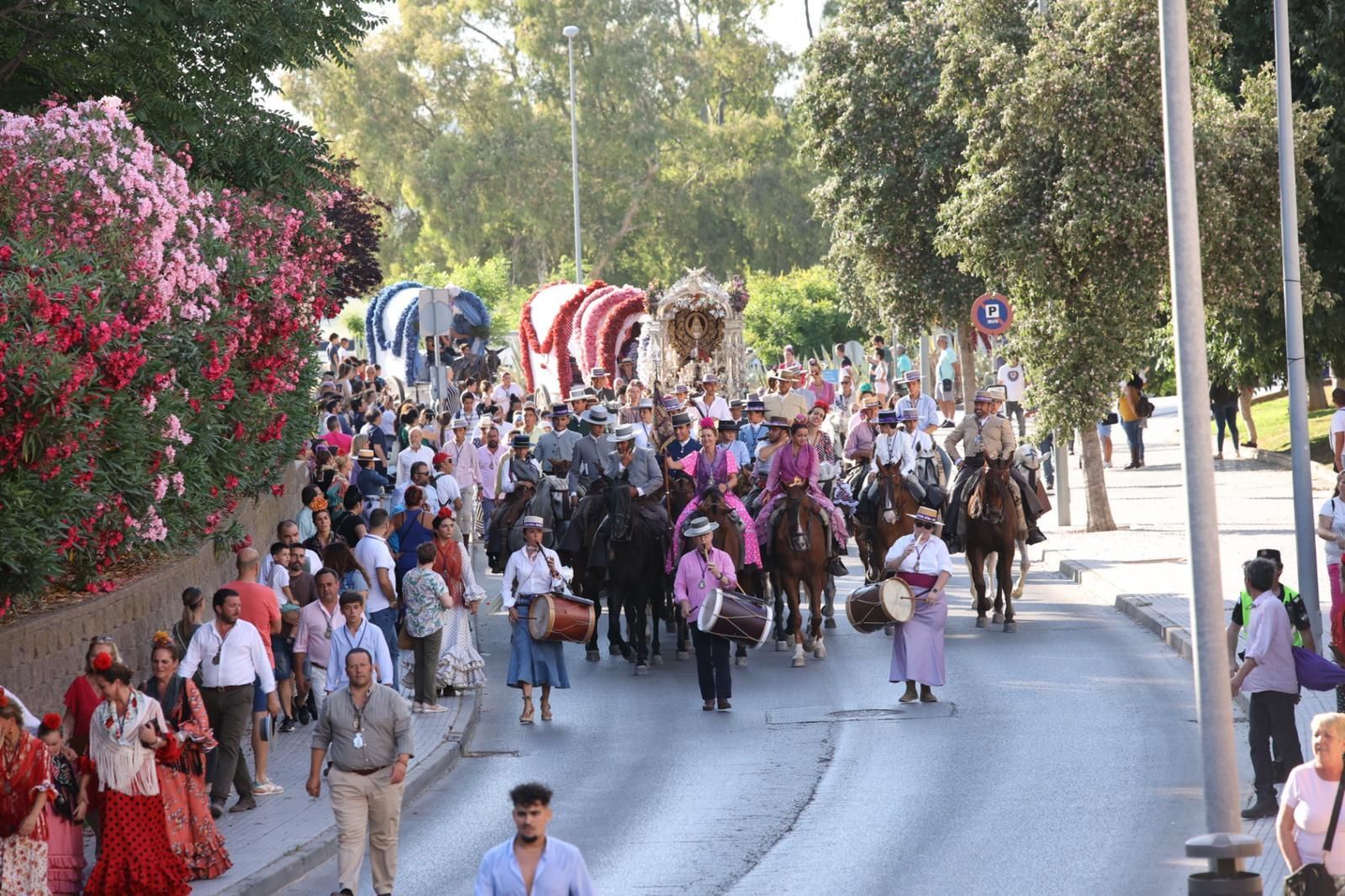 La Hermandad del Rocío de Jerez, entrando en la ciudad en su regreso