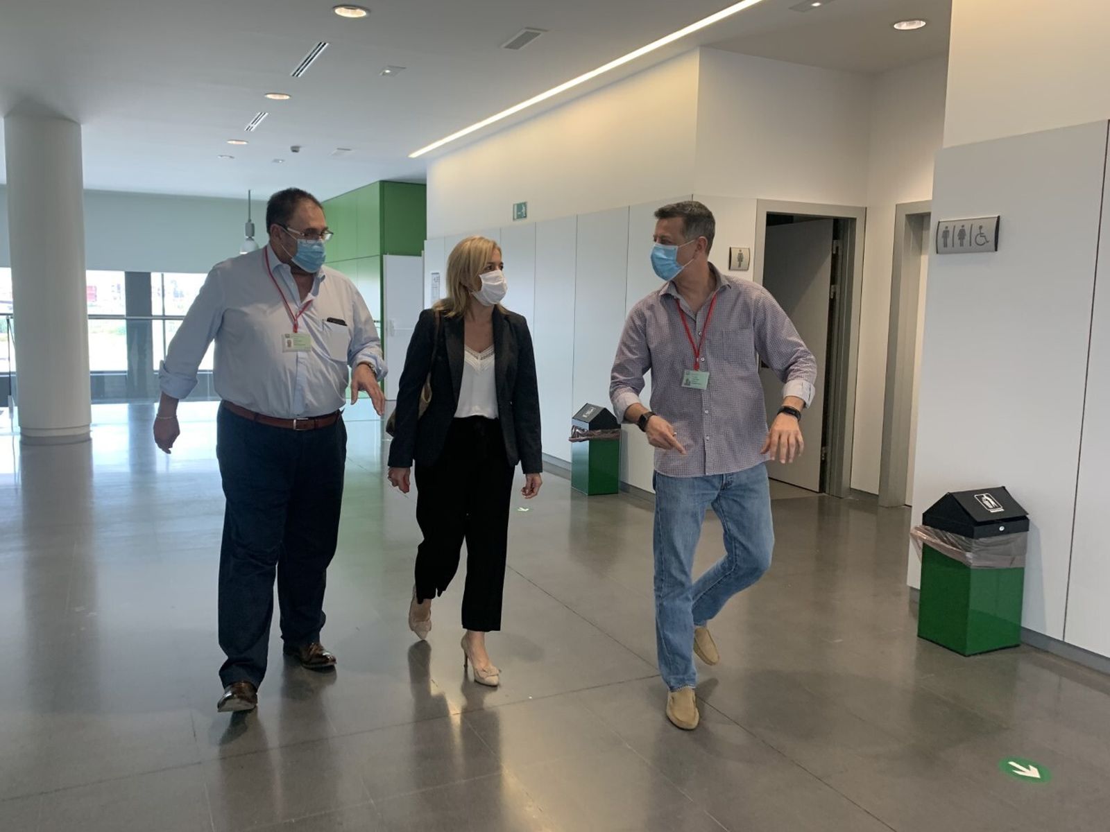 Eva Pajares, durante su visita al Hospital de La Línea