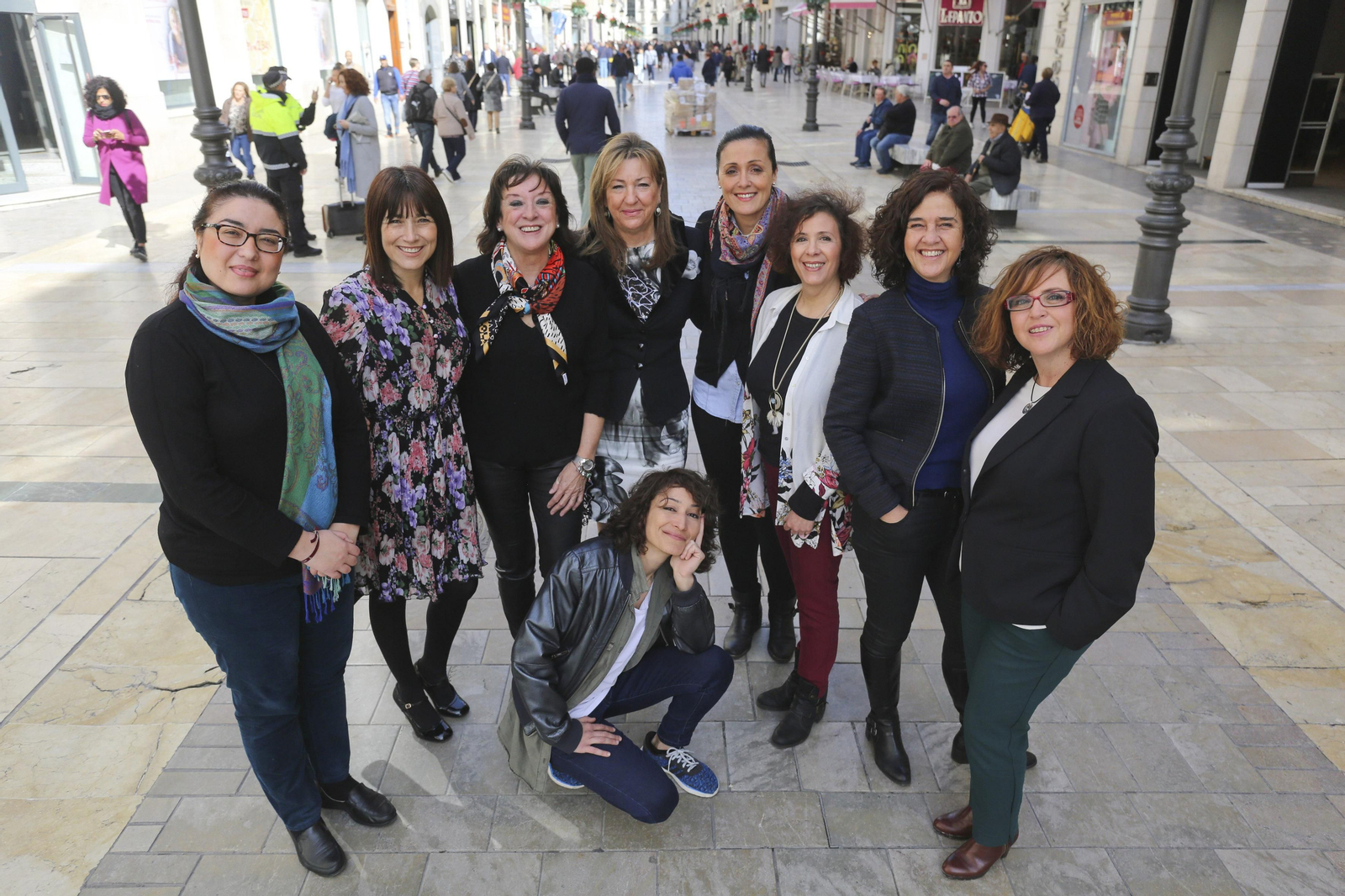 Dolores Vargas, Ruth Sarabia, Concha Soler, Paz Hurtado, Pepa Moreno, Lola Calvillo, Meli Galarza, Maite Pérez y Eskarnia, en el centro. Dolores Vargas, Ruth Sarabia, Concha Soler, Paz Hurtado, Pepa Moreno, Lola Calvillo, Meli Galarza, Maite Pérez y Eskarnia, en el centro.
