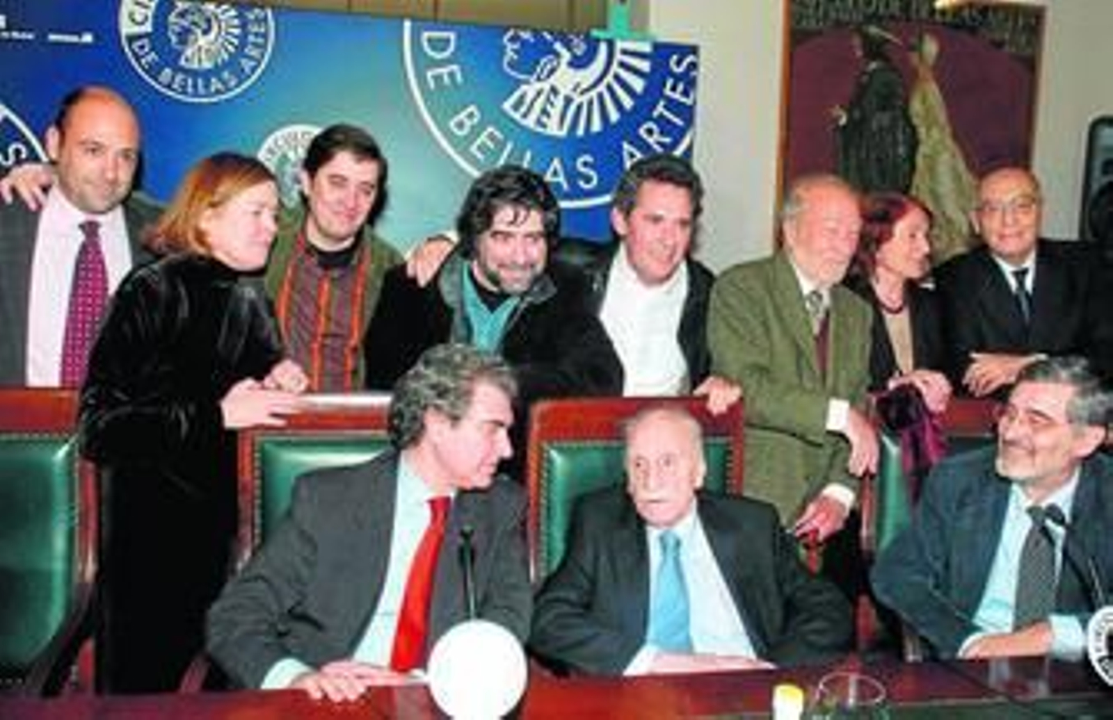 Personalidades de la cultura y el espectáculo nacional, durante el homenaje a Ayala celebrado en el Círculo de Bellas Artes de Madrid en 2005.